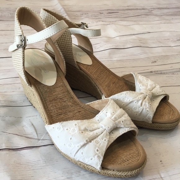 Lucky Brand Shoes - LUCKY BRAND White Eyelet Knot Bow Wedge Sandals